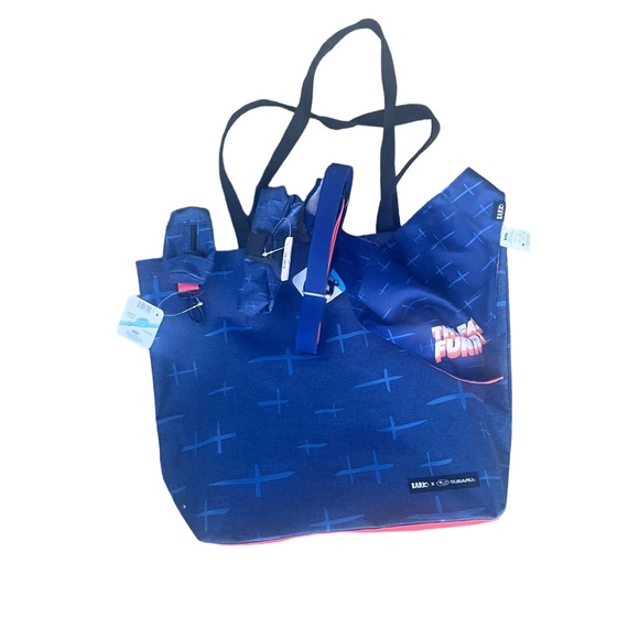 Dog loving Subaru fans! Brand new Subaru, tote bag with dog accessories. 🔥 - Picture 12 of 12